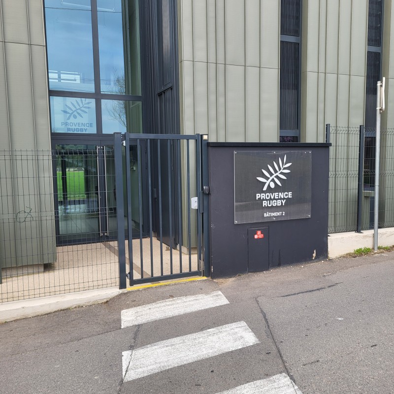 Pose d'une clôture et d'un portail VOYAGE PRIVÉ Aix en Provence