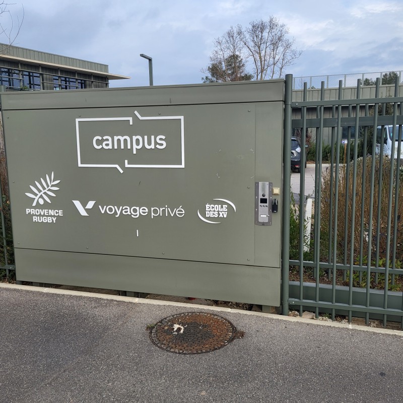 Pose d'une clôture et d'un portail VOYAGE PRIVÉ Aix en Provence