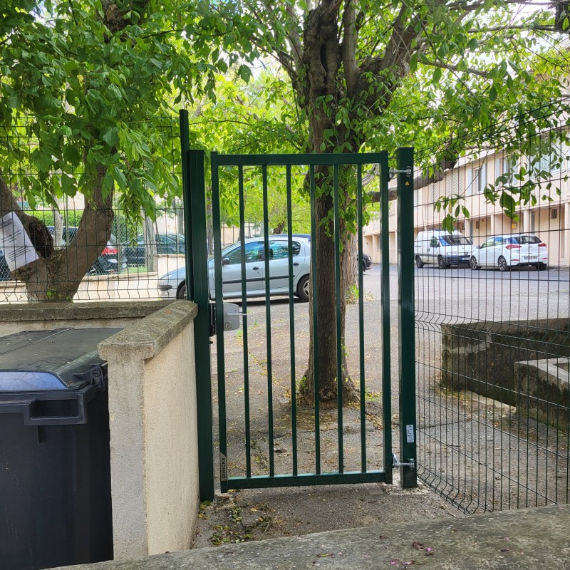 pose de clotures en panneaux rigides sur la commune d Aix-en-Provence pour une copropriété 