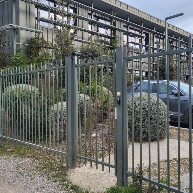 Pose d'une clôture et d'un portail VOYAGE PRIVÉ Aix en Provence