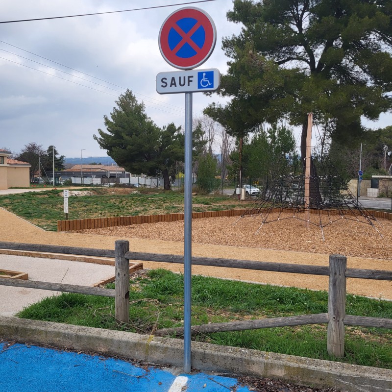pose de mobiliers urbain pour la ville d Aix en Provence 