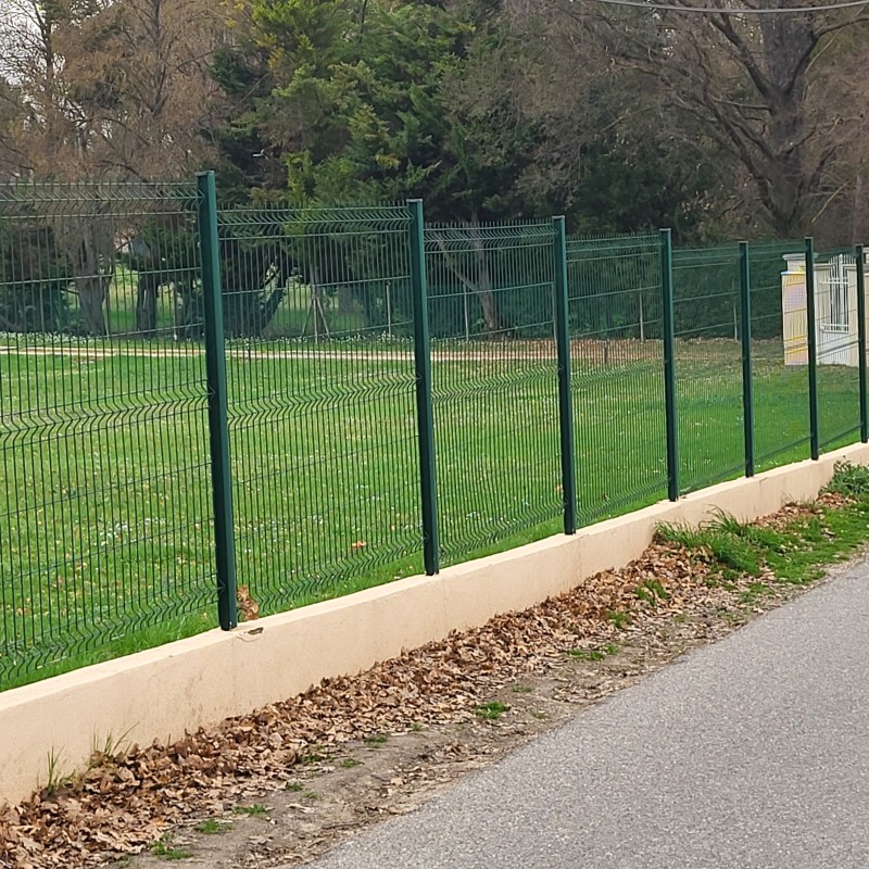 La société ABC CLOTURES a  réalisé ce chantier en panneaux rigide. 