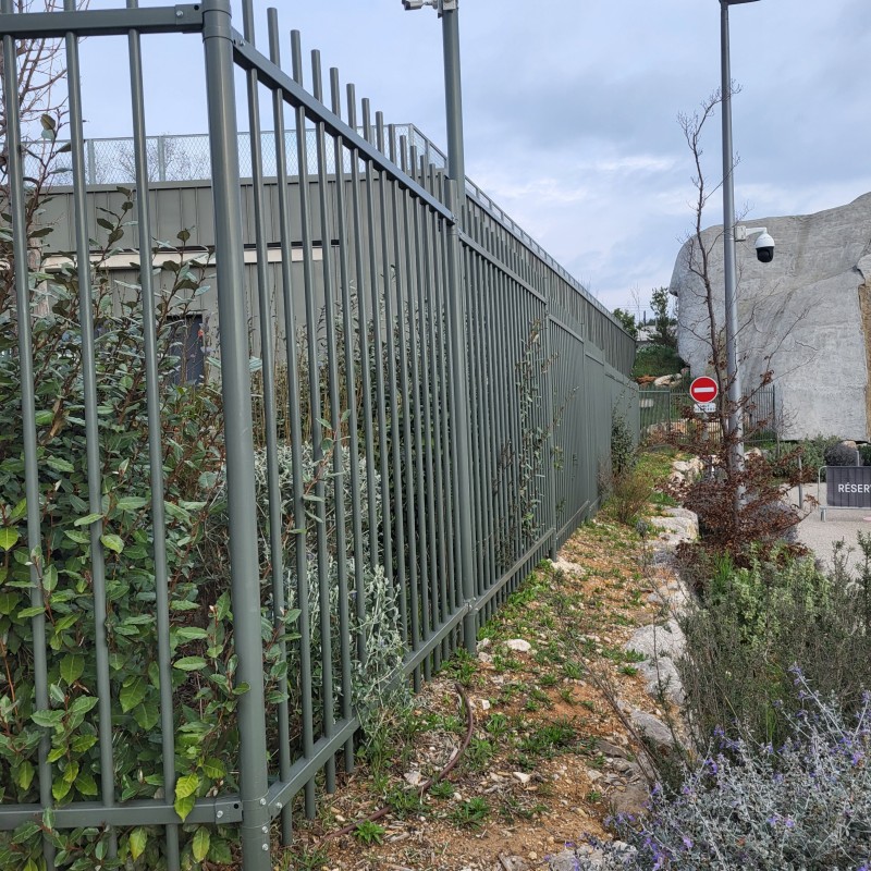 Pose d'une clôture et d'un portail VOYAGE PRIVÉ Aix en Provence