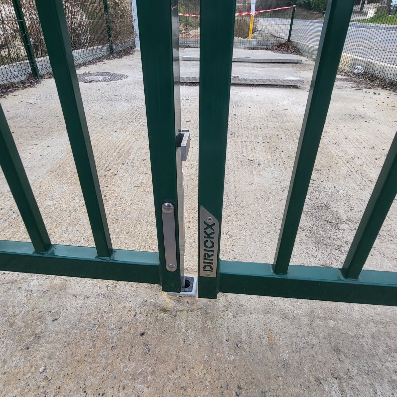 Pose de portail pivotant à 2 vantaux sur la commune de Puyricard 