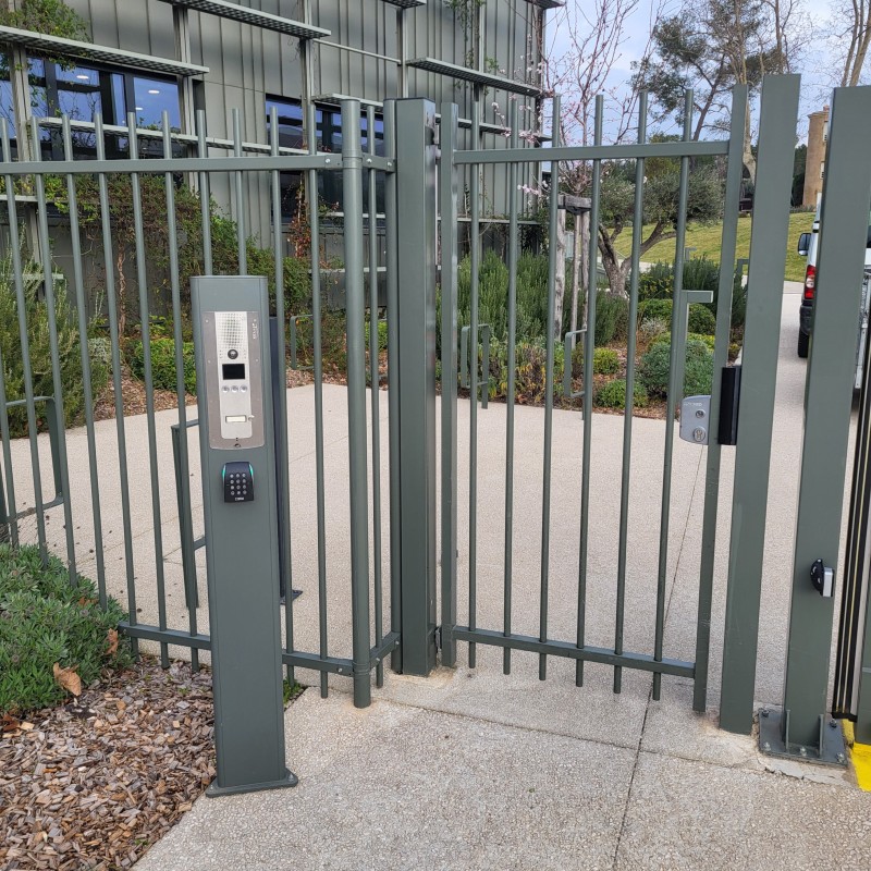 Pose d'une clôture et d'un portail VOYAGE PRIVÉ Aix en Provence